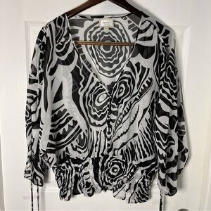 Eci Black and White Women's Top size large